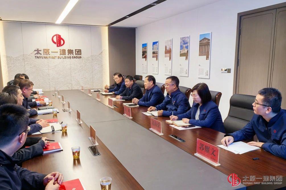 杏花岭区委副书记、区政府党组书记、区长潘侠一行莅临太原一建集团调研指导